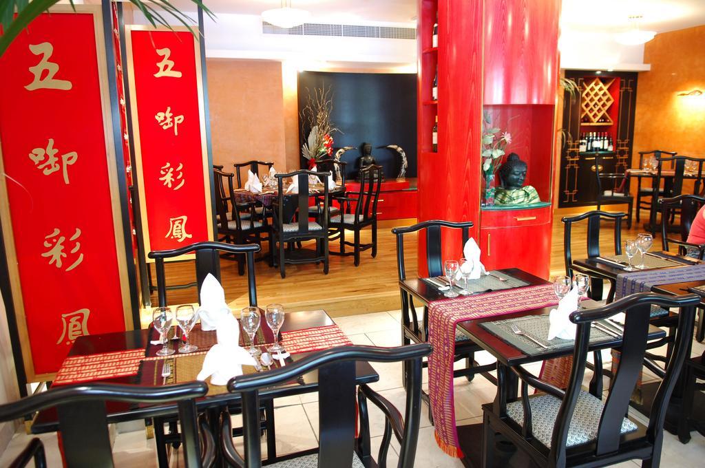 Fortina Spa Resort Слима Ресторан фото A restaurant in Beijing
