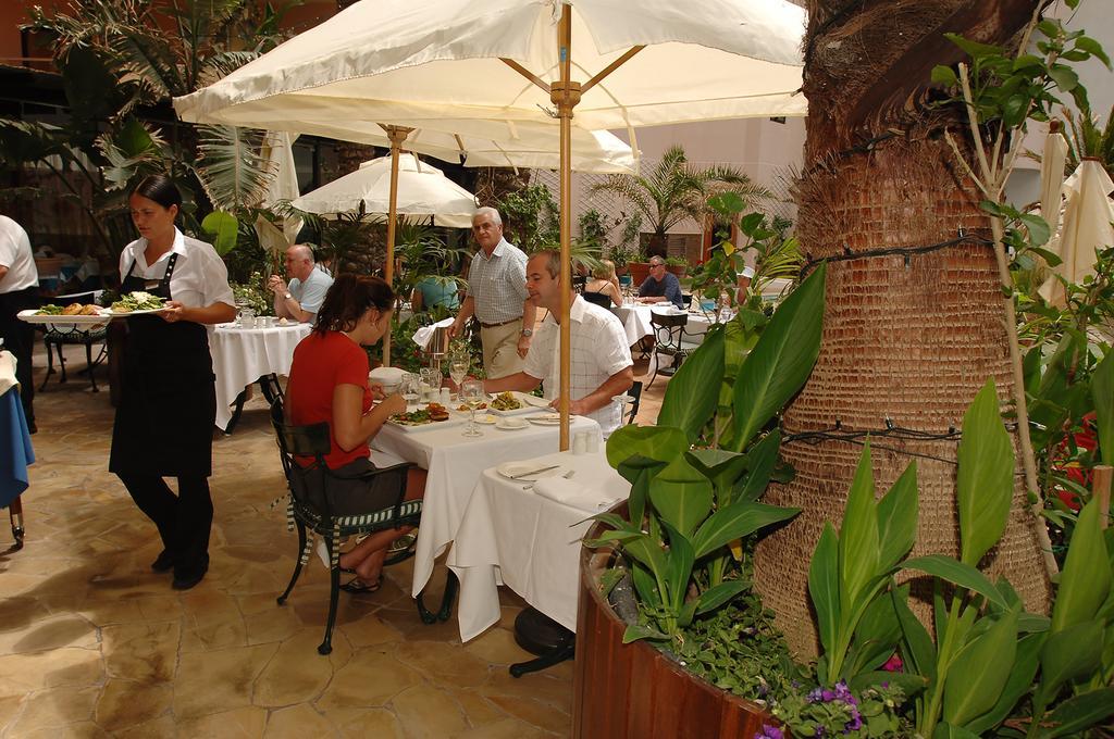 Fortina Spa Resort Слима Экстерьер фото The restaurant at the Hotel El Dorado