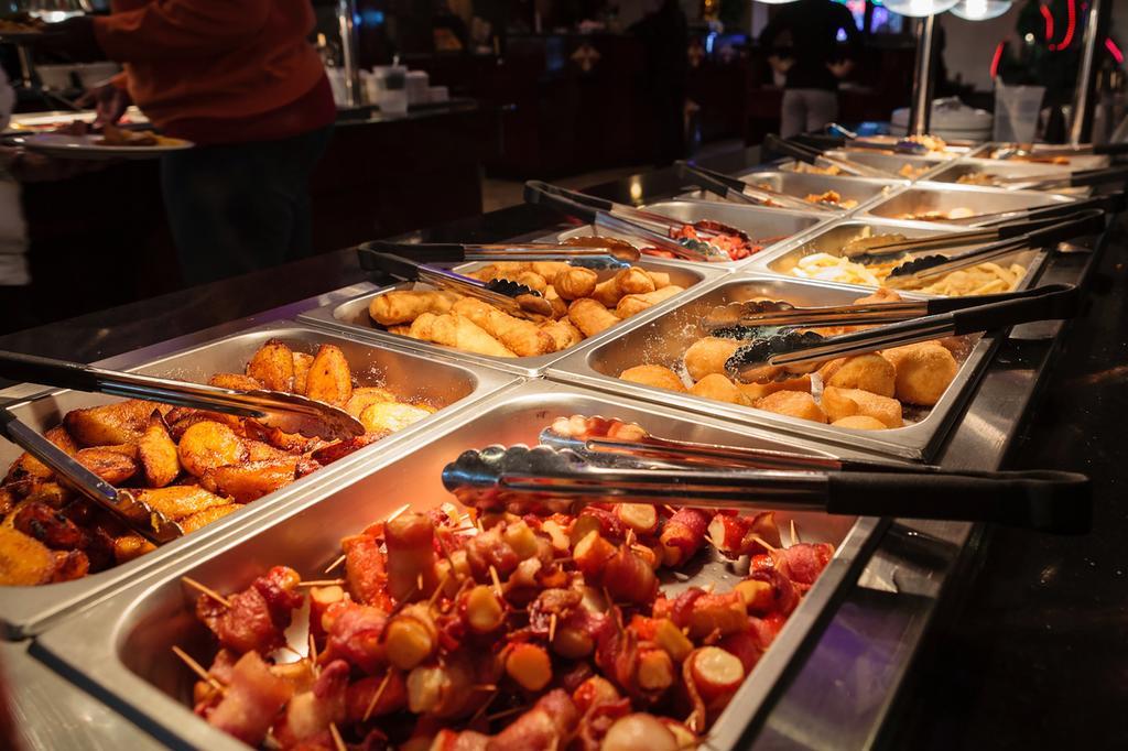 Fortina Spa Resort Слима Экстерьер фото A chafing dish buffet