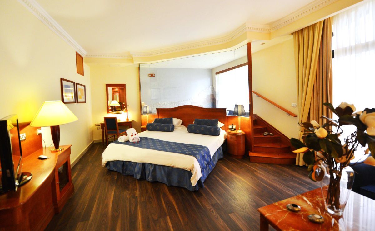 Fortina Spa Resort Слима Экстерьер фото A suite at the hotel