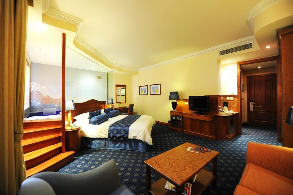 Fortina Spa Resort Слима Экстерьер фото A room at the hotel